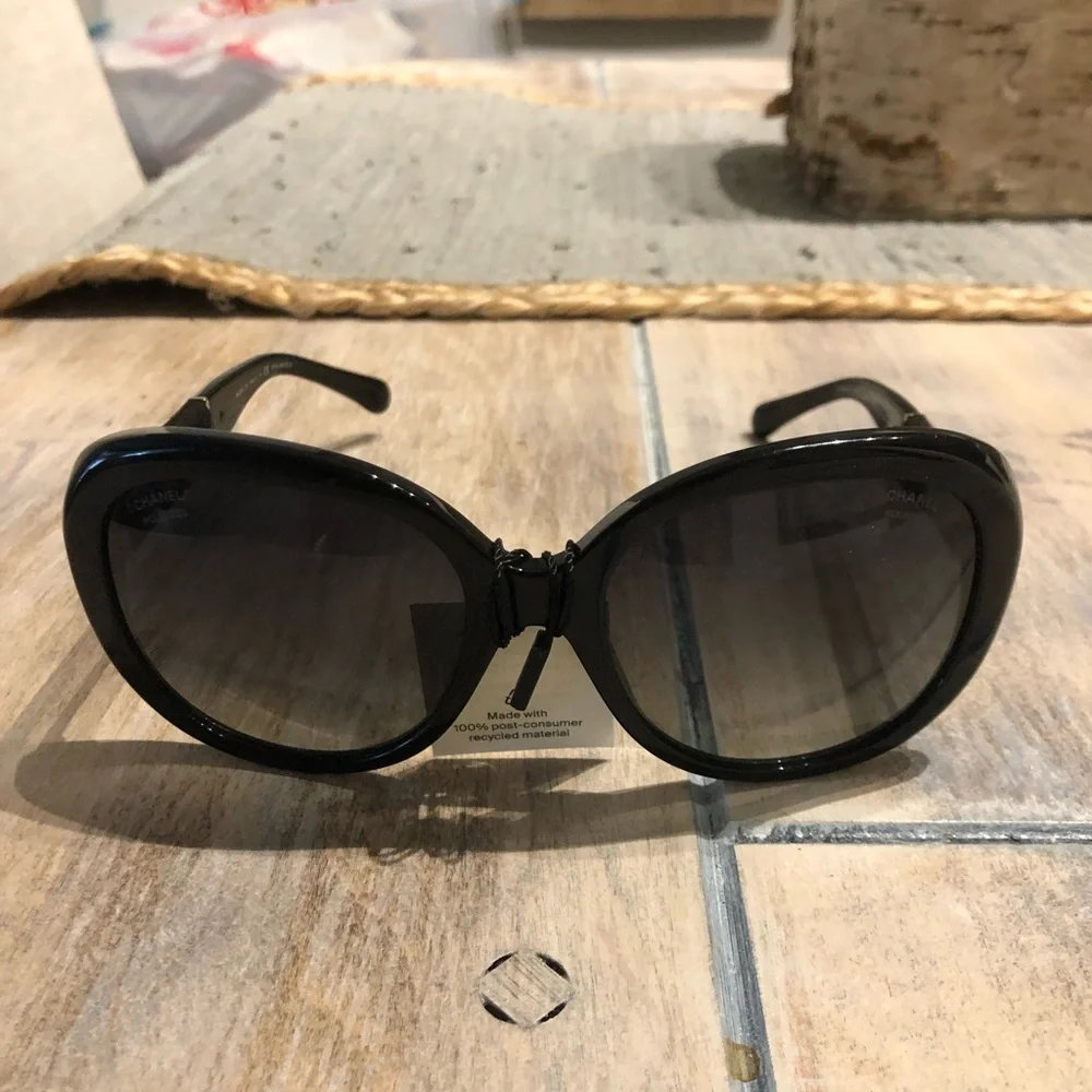 CHANEL Black Oversized Sunglasses with Gradient Lenses